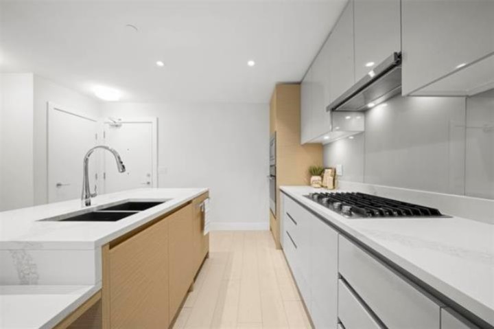 Photo 5 at 607 - 3538 Sawmill Crescent, South Marine, Vancouver East