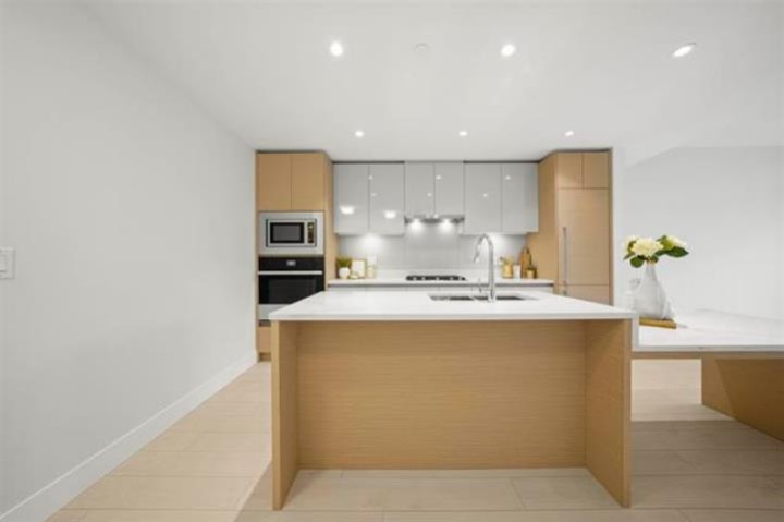 Photo 4 at 607 - 3538 Sawmill Crescent, South Marine, Vancouver East