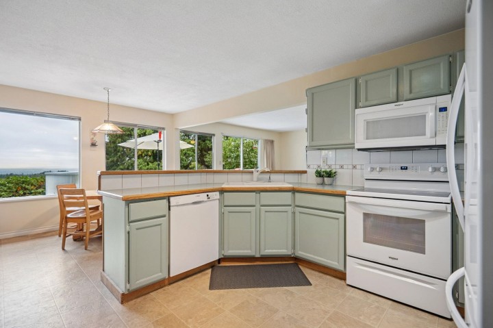 Photo 9 at 1089 Kilmer Road, Lynn Valley, North Vancouver