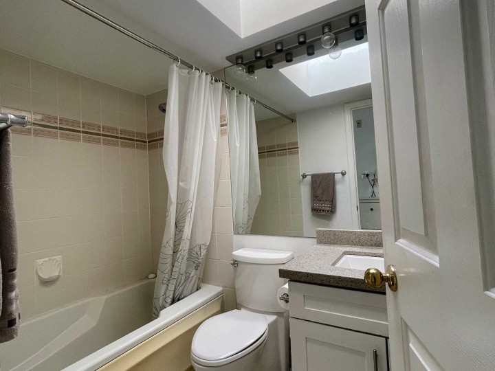 Photo 9 at 403 - 106 W Kings Road, Upper Lonsdale, North Vancouver