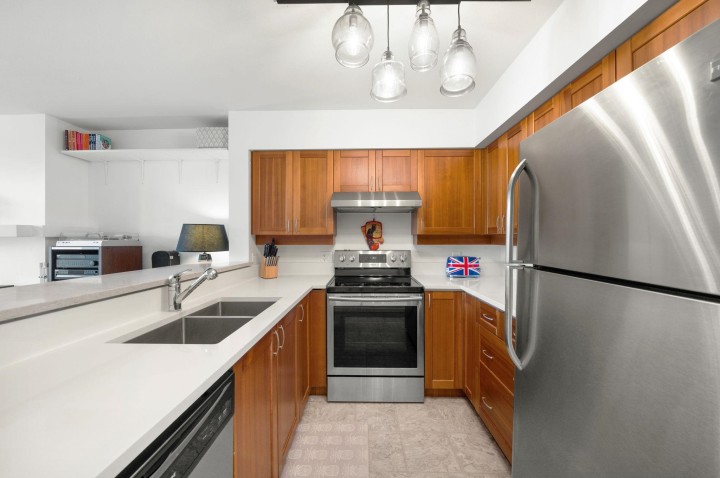 Photo 2 at 301 - 3727 W 10 Avenue, Point Grey, Vancouver West