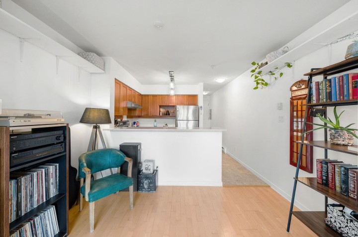 Photo 7 at 301 - 3727 W 10 Avenue, Point Grey, Vancouver West