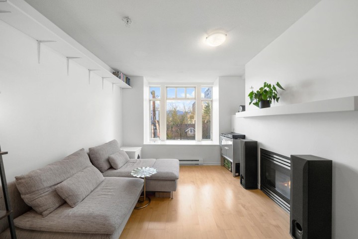 Photo 3 at 301 - 3727 W 10 Avenue, Point Grey, Vancouver West