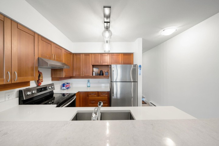 Photo 9 at 301 - 3727 W 10 Avenue, Point Grey, Vancouver West