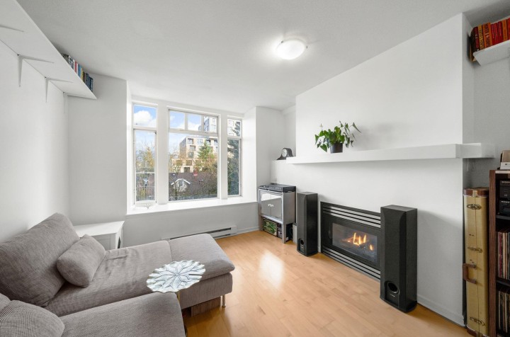 Photo 4 at 301 - 3727 W 10 Avenue, Point Grey, Vancouver West