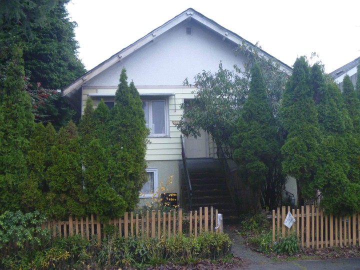 Photo 2 at 6084 Chester Street, Fraser VE, Vancouver East