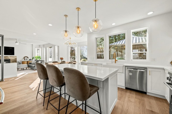 Photo 9 at 1725 Orkney Place, Northlands, North Vancouver