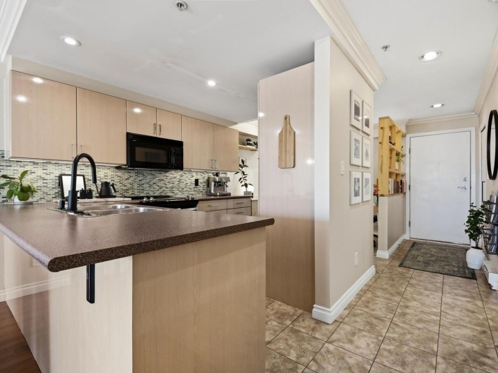 Photo 3 at 403 - 212 Lonsdale Avenue, Lower Lonsdale, North Vancouver