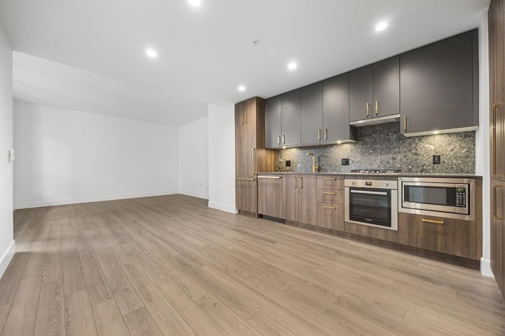 Photo 8 at 104 - 2375 Emery Court, Lynn Valley, North Vancouver