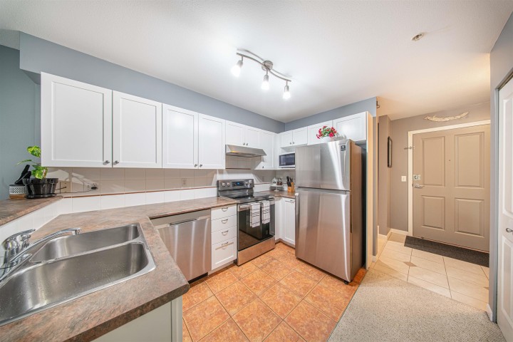Photo 7 at 208 - 5355 Boundary Road, Collingwood VE, Vancouver East