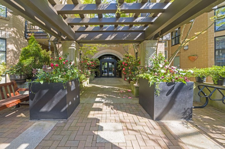 Photo 3 at 206 - 2175 Salal Drive, Kitsilano, Vancouver West