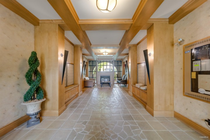 Photo 4 at 206 - 2175 Salal Drive, Kitsilano, Vancouver West