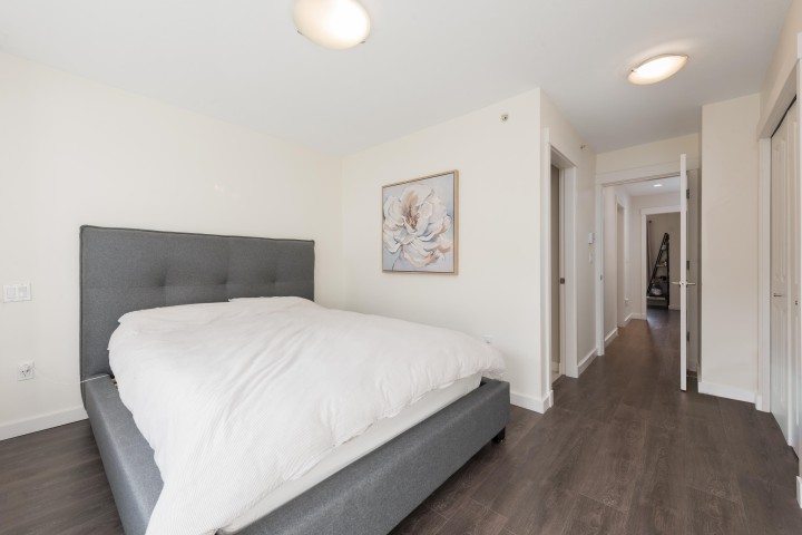 Photo 16 at 319 W 59th Avenue, South Cambie, Vancouver West