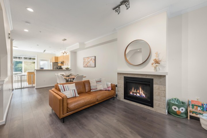 Photo 9 at 319 W 59th Avenue, South Cambie, Vancouver West