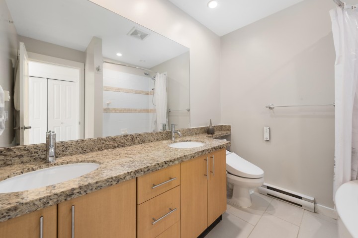 Photo 21 at 319 W 59th Avenue, South Cambie, Vancouver West