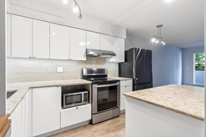 Photo 12 at 205 - 2328 Oxford Street, Hastings, Vancouver East