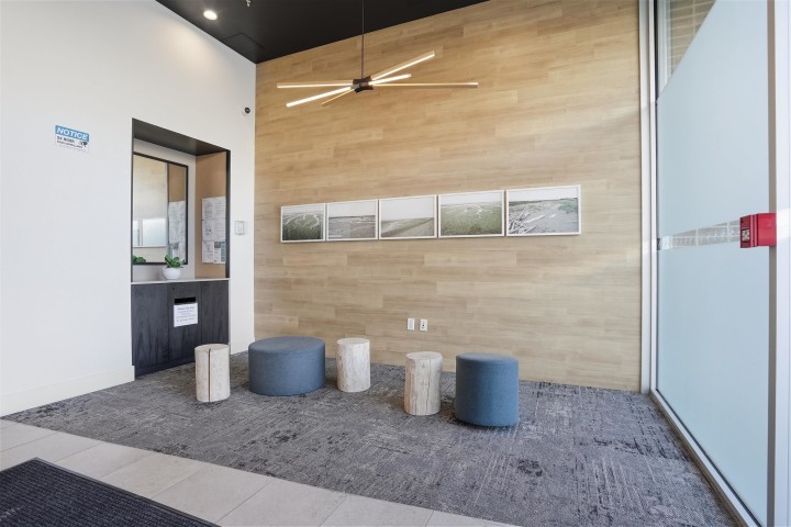 Photo 3 at 414 - 725 Marine Drive, Mosquito Creek, North Vancouver