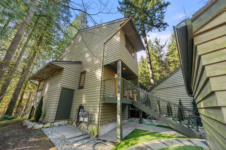 Photo 2 at 867 Frederick Road, Lynn Valley, North Vancouver