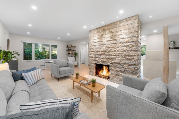 Photo 3 at 867 Frederick Road, Lynn Valley, North Vancouver