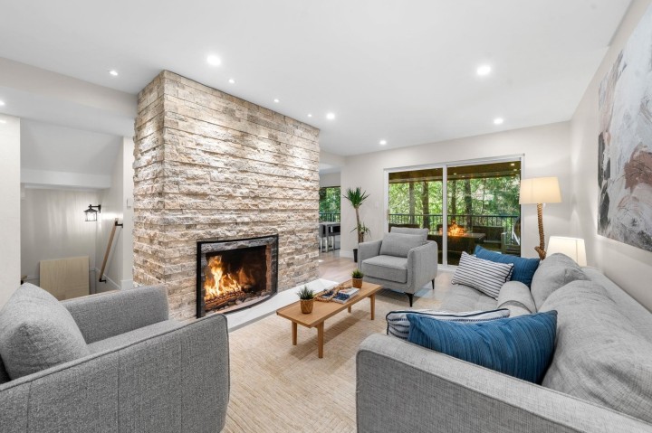 Photo 1 at 867 Frederick Road, Lynn Valley, North Vancouver