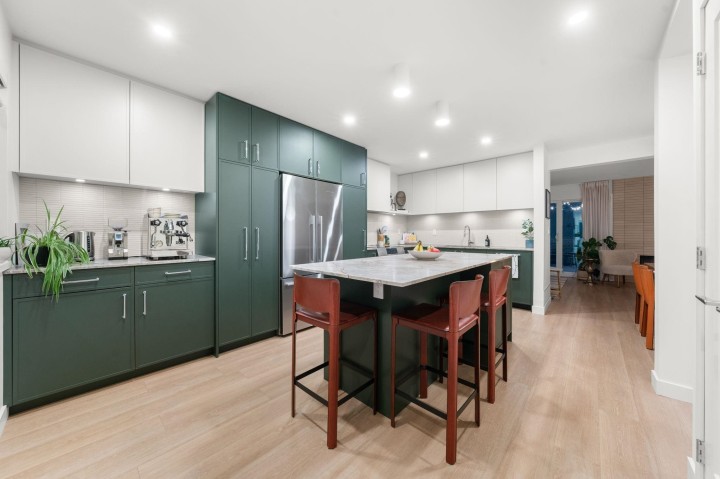 Photo 3 at 34 - 1910 Cedar Village Crescent, Westlynn, North Vancouver