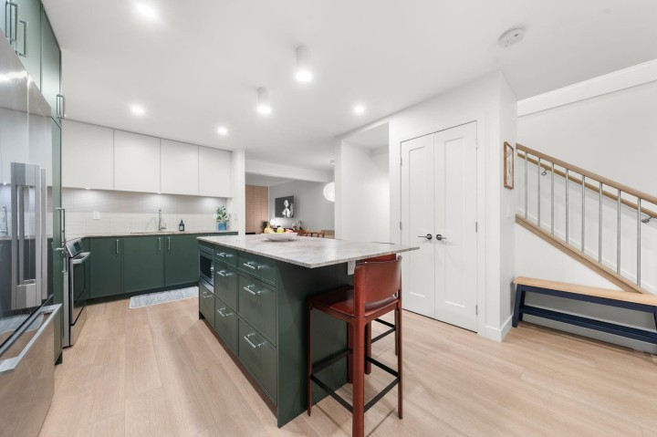 Photo 4 at 34 - 1910 Cedar Village Crescent, Westlynn, North Vancouver