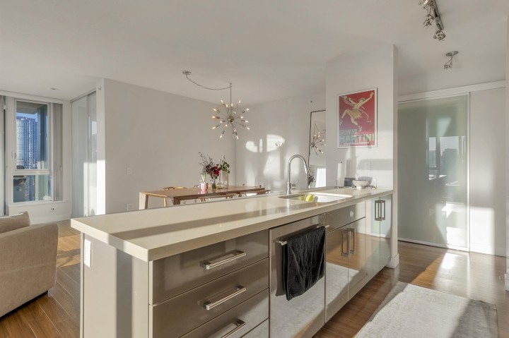 Photo 12 at 801 - 1833 Crowe Street, False Creek, Vancouver West