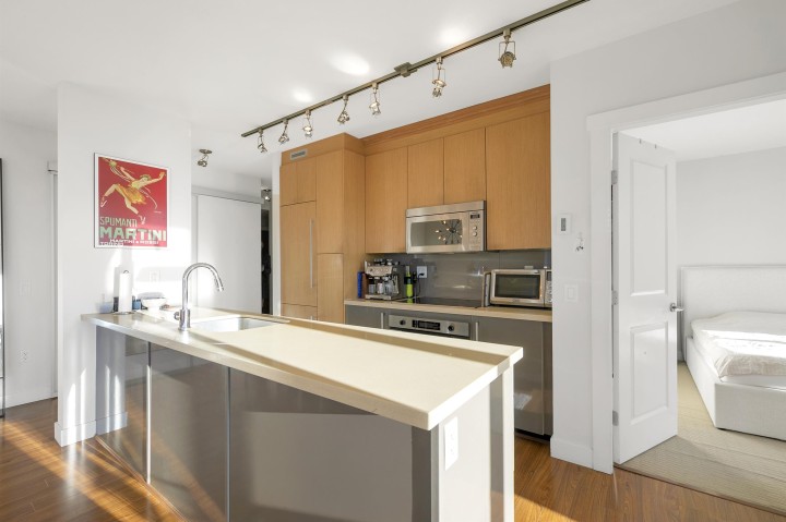 Photo 10 at 801 - 1833 Crowe Street, False Creek, Vancouver West