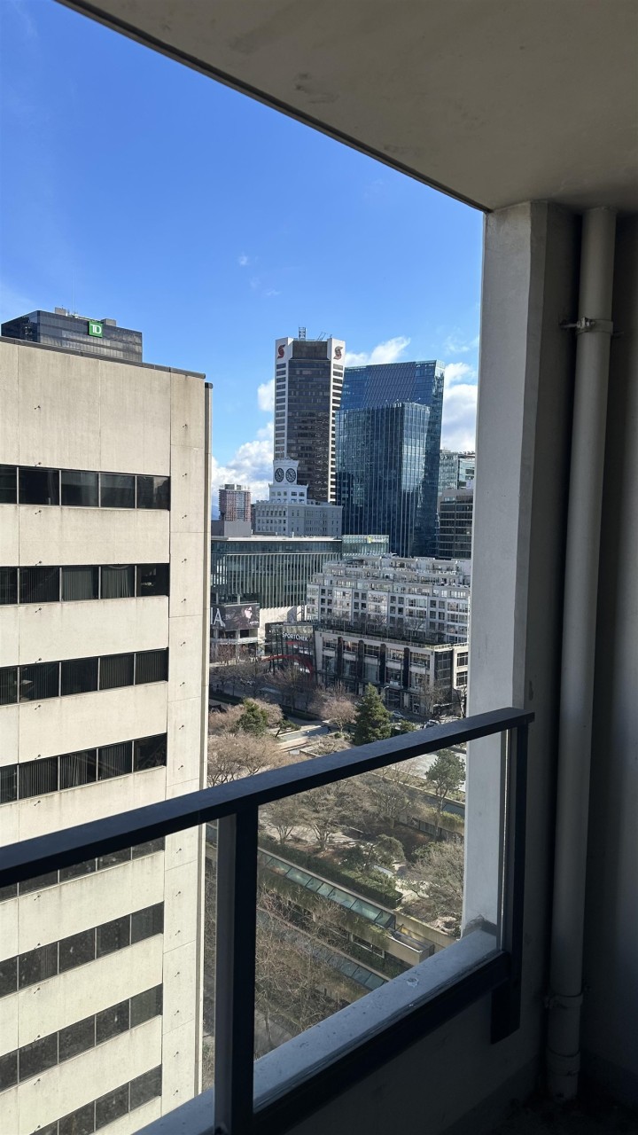 Photo 4 at 1525 - 938 Smithe Street, Downtown VW, Vancouver West