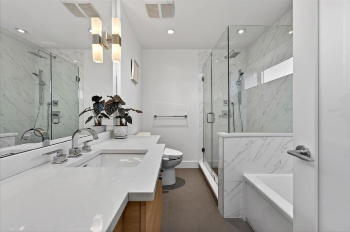 Photo 12 at 2 - 252 E 19th Street, Central Lonsdale, North Vancouver