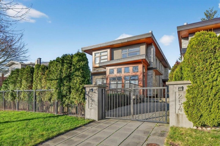 Photo 1 at 2 - 252 E 19th Street, Central Lonsdale, North Vancouver