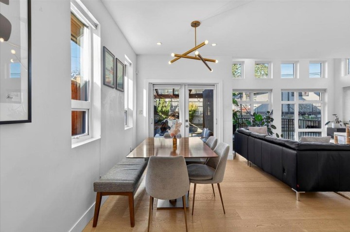 Photo 5 at 2 - 252 E 19th Street, Central Lonsdale, North Vancouver