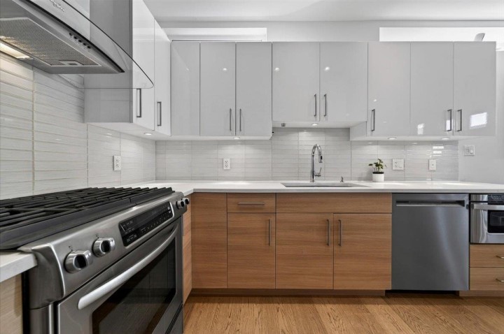 Photo 9 at 2 - 252 E 19th Street, Central Lonsdale, North Vancouver