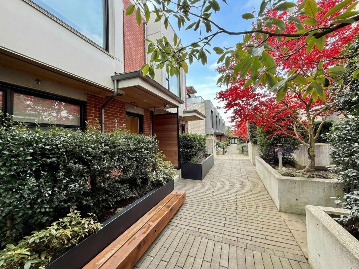 Photo 1 at 5458 Oak Street, Cambie, Vancouver West