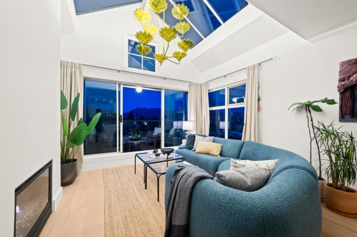 Photo 2 at 409 - 2250 W 3rd Avenue, Kitsilano, Vancouver West