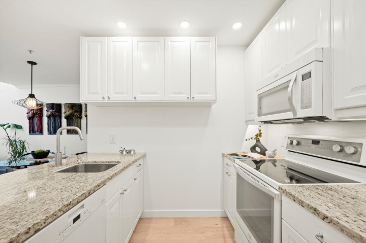 Photo 13 at 409 - 2250 W 3rd Avenue, Kitsilano, Vancouver West