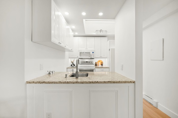 Photo 11 at 409 - 2250 W 3rd Avenue, Kitsilano, Vancouver West