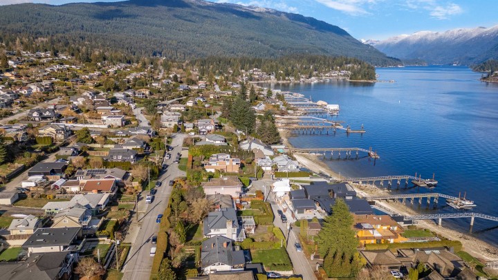 Photo 17 at 450 Beachview Drive, Dollarton, North Vancouver