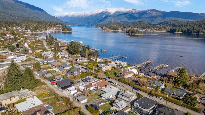 Photo 16 at 450 Beachview Drive, Dollarton, North Vancouver