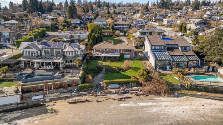 Photo 4 at 450 Beachview Drive, Dollarton, North Vancouver