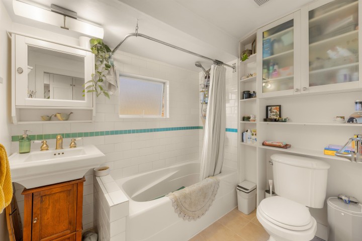 Photo 11 at 612 E 4th Street, Queensbury, North Vancouver