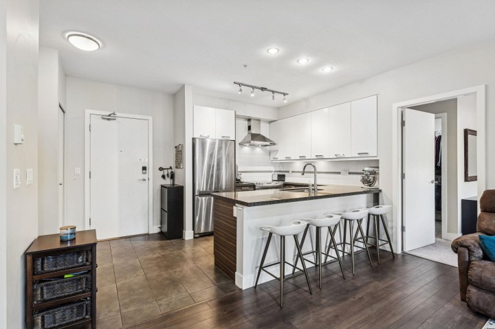 Photo 2 at 302 - 1273 Marine Drive, Norgate, North Vancouver