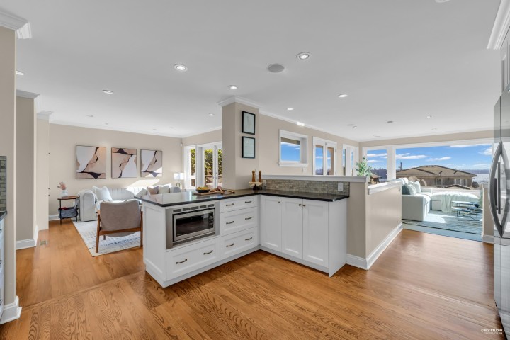 Photo 17 at 1460 Nelson Avenue, Ambleside, West Vancouver