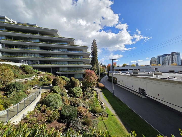 Photo 13 at 100 - 888 Arthur Erickson Place, Park Royal, West Vancouver