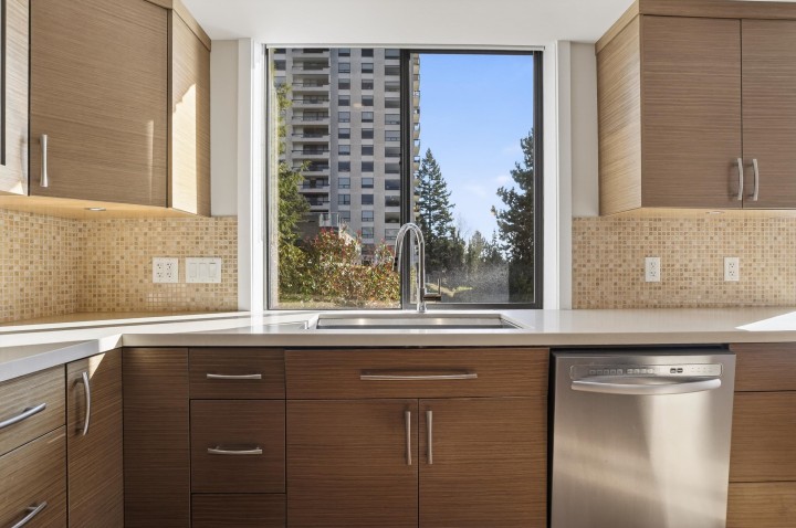 Photo 16 at 203 - 2090 Argyle Avenue, Dundarave, West Vancouver