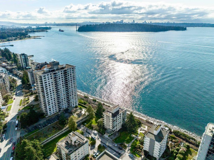 Photo 35 at 203 - 2090 Argyle Avenue, Dundarave, West Vancouver