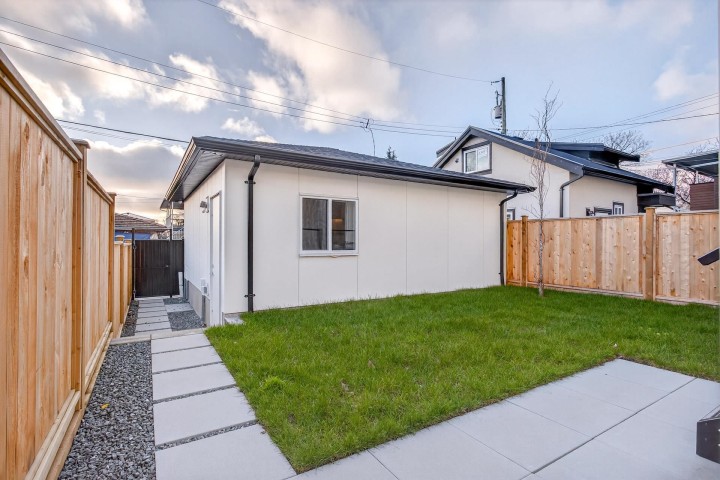 Photo 36 at 2 - 6933 Prince Edward Street, South Vancouver, Vancouver East