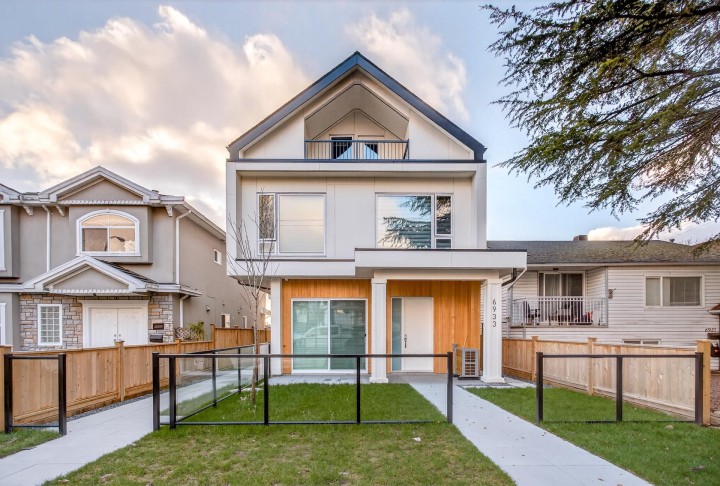 Photo 1 at 2 - 6933 Prince Edward Street, South Vancouver, Vancouver East
