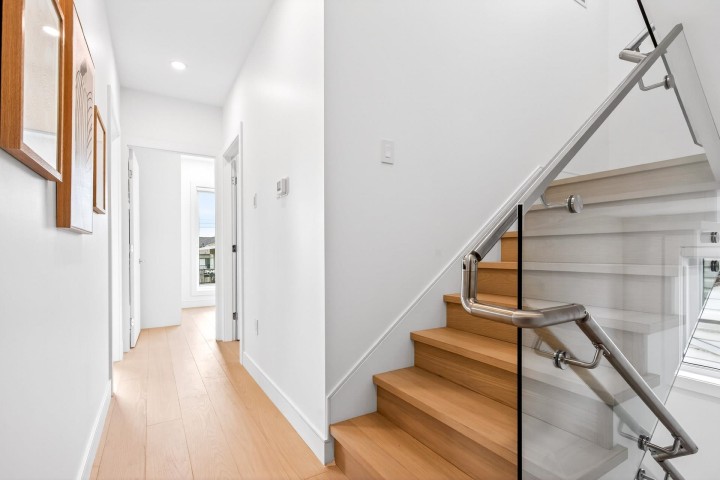 Photo 18 at 2 - 6933 Prince Edward Street, South Vancouver, Vancouver East