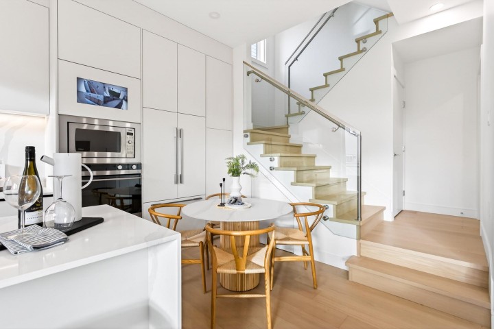 Photo 11 at 2 - 6933 Prince Edward Street, South Vancouver, Vancouver East